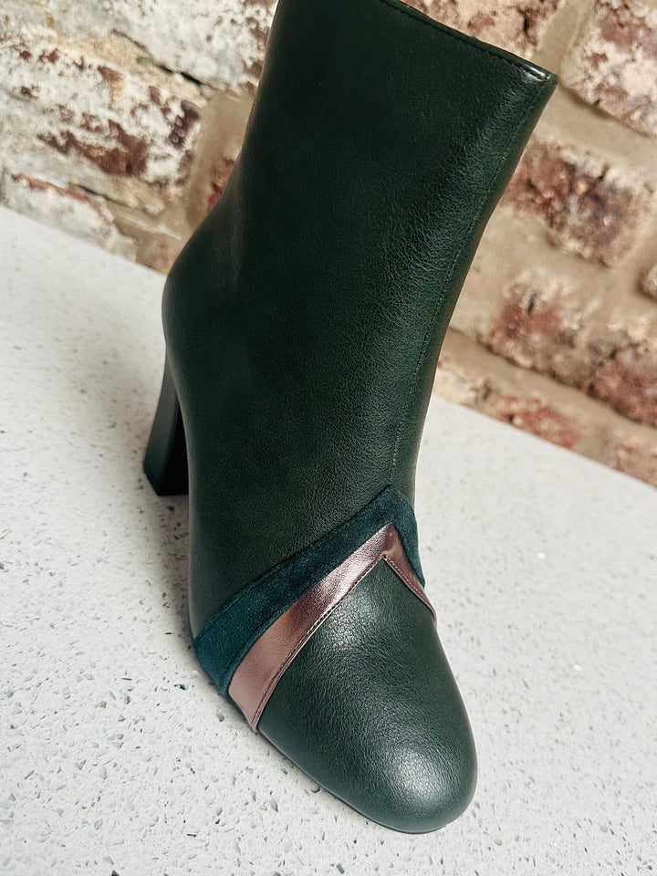 Dancing Matilda Acrobat Green Boot 012