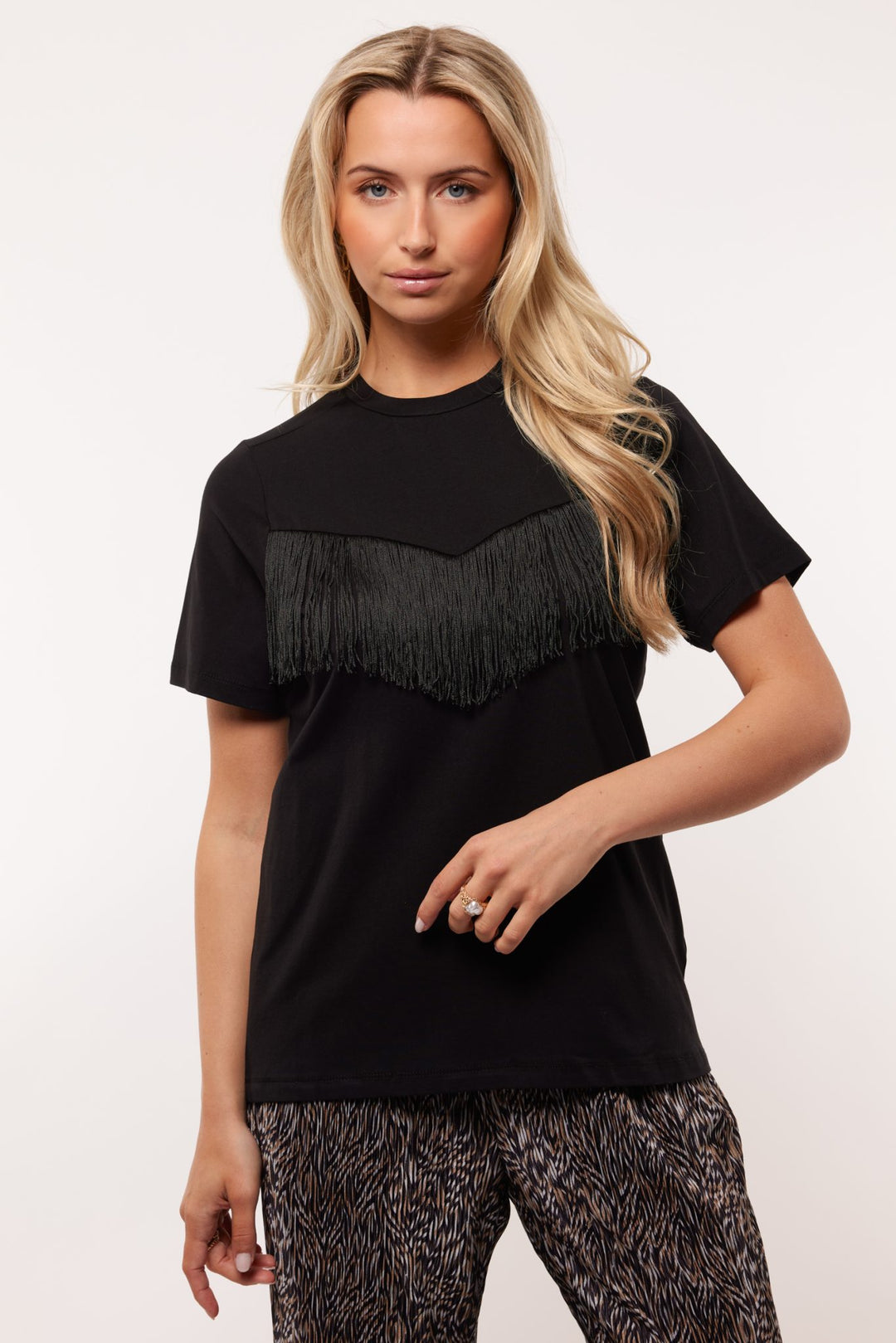 Fluresk Gabi Zwart Black Fringe Tee