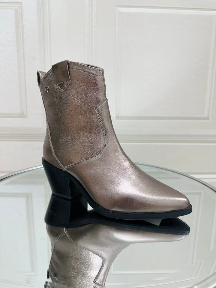 Carmela Plomo Metallic Boot 161776